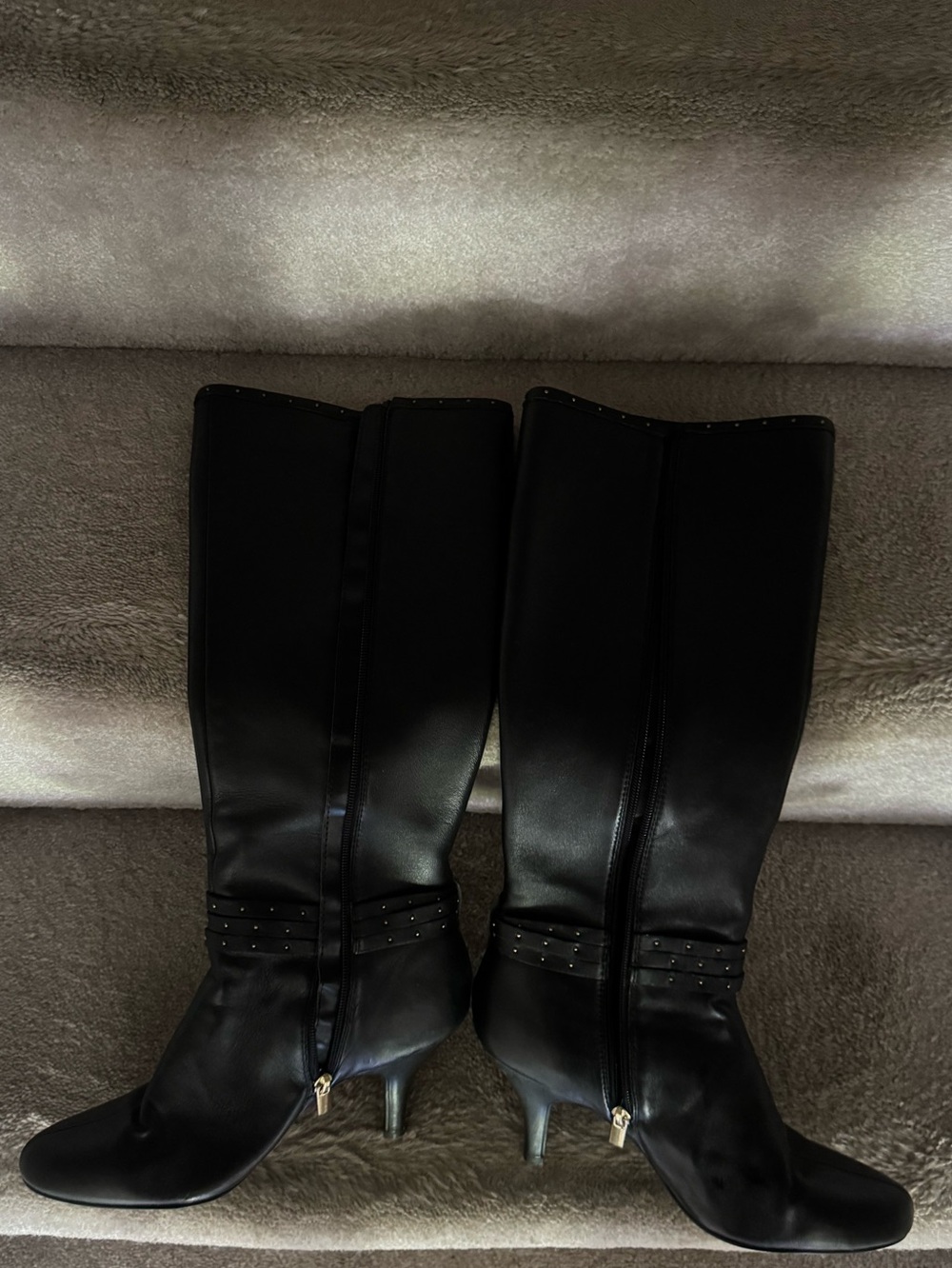 Bandolino BDMIXIE Black Studded Kitten Heel Knee
High Boots Size 9